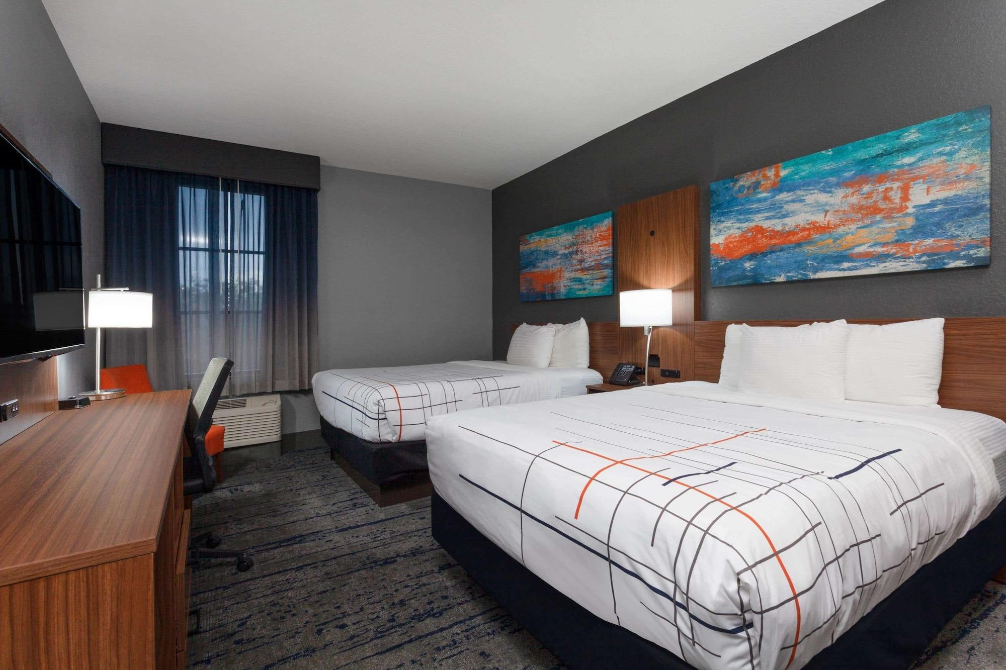 La Quinta By Wyndham Northeast *newly Renovated Hotel St. Petersburg