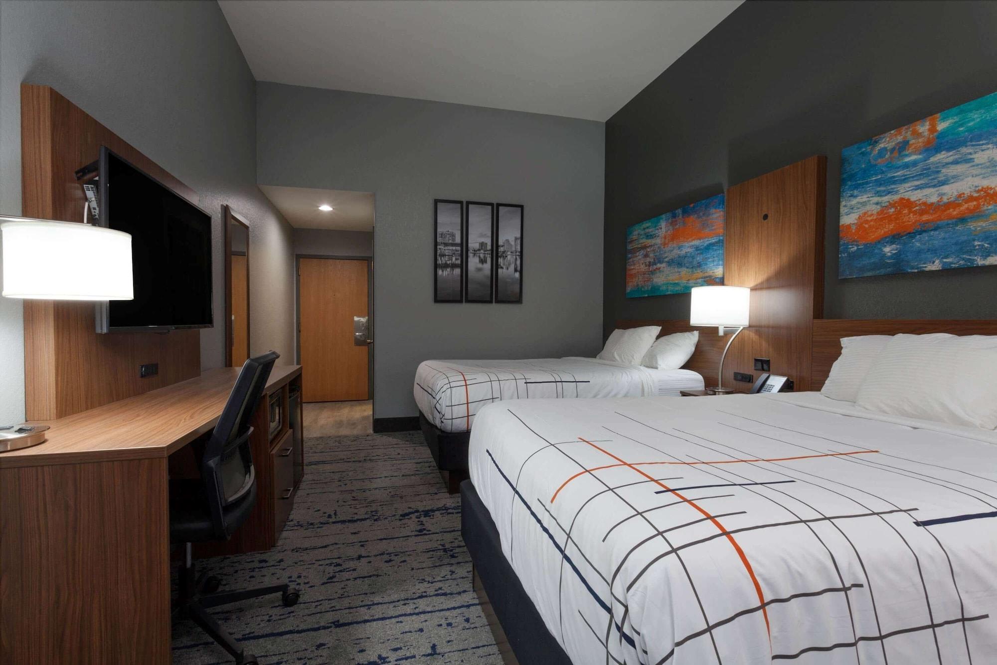 La Quinta By Wyndham Northeast *newly Renovated Hotel 3*
