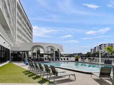 Riverwalk Hotel 4*