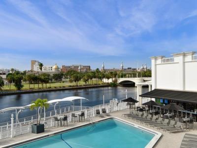 Riverwalk Hotel 4*