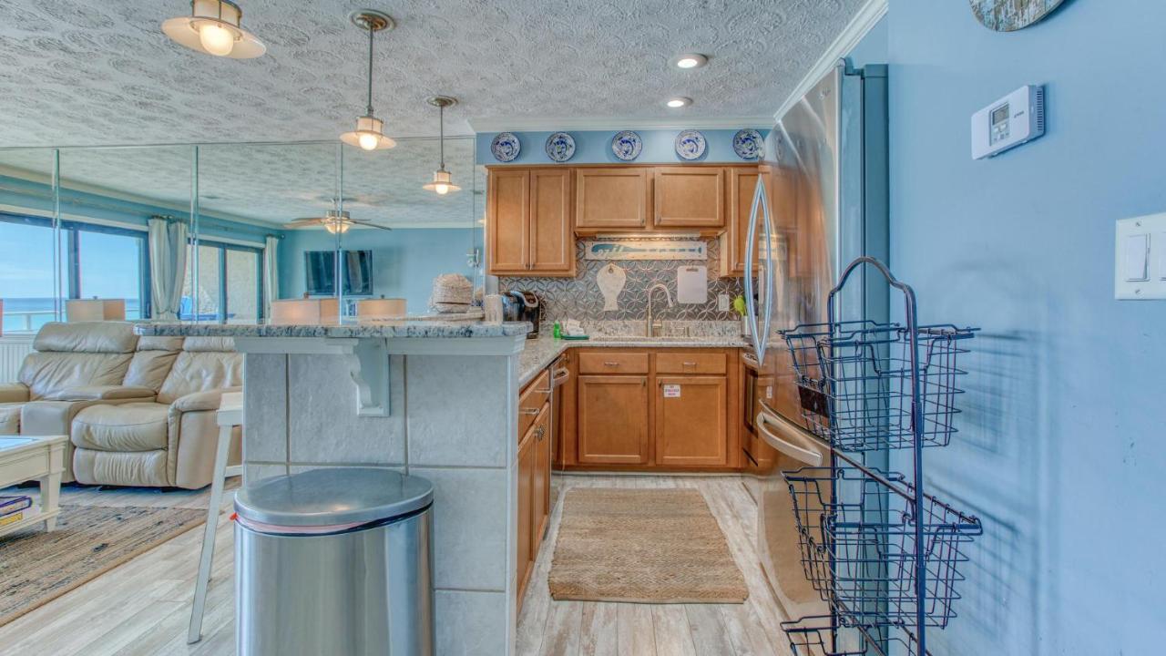 Crystal 6a - Just A Few Steps And Your Toes Will Be In The With Service Included Holiday home Destin