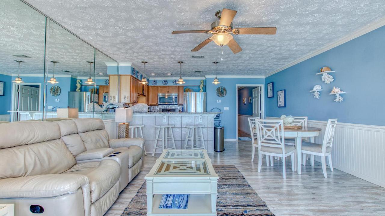 Holiday home Crystal 6a - Just A Few Steps And Your Toes Will Be In The With Service Included *