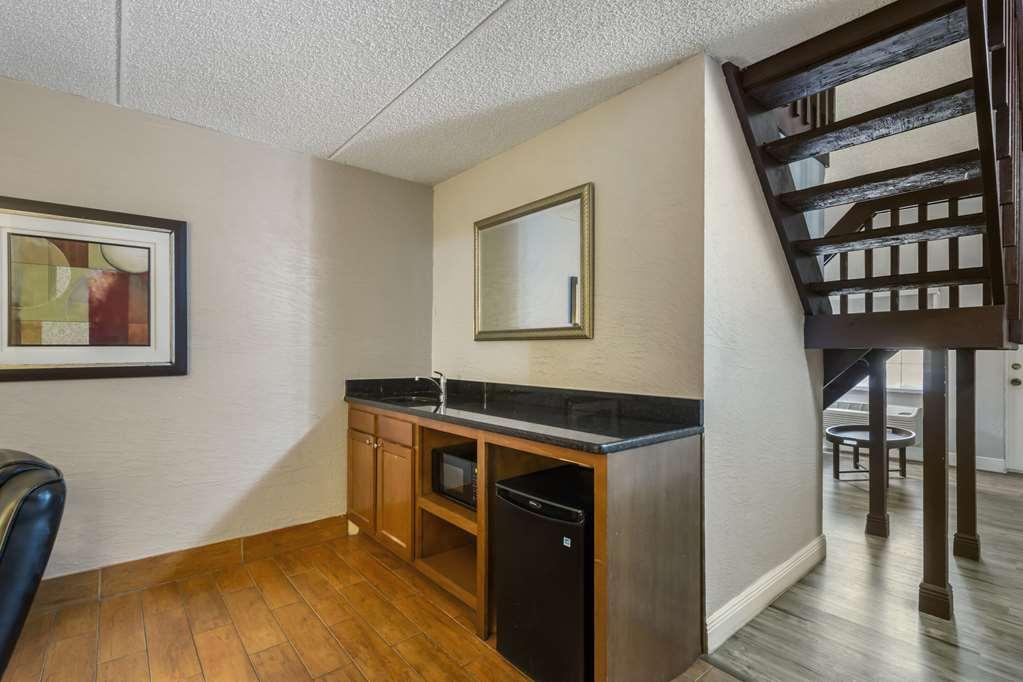 Clarion Pointe Tampa-brandon Near Fairgrounds And Casino 2*