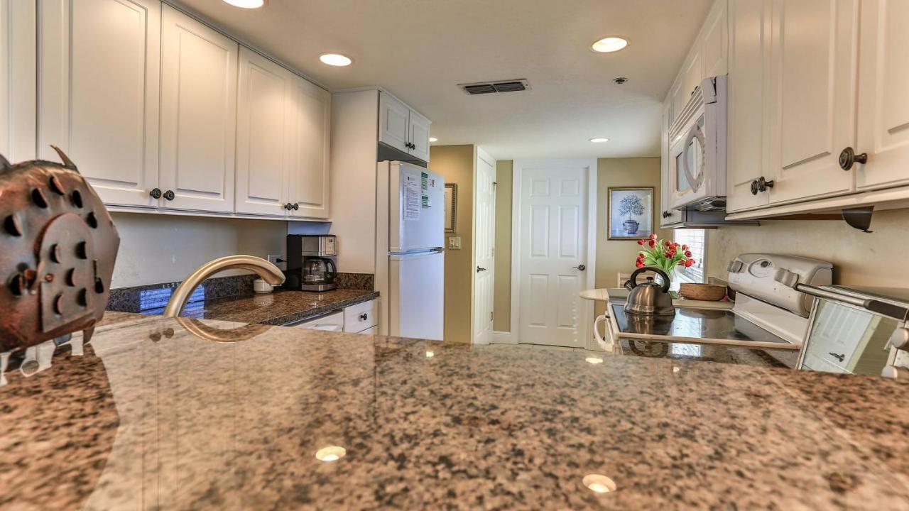 Towers 111 - Front 2 Bedroom In * Destin