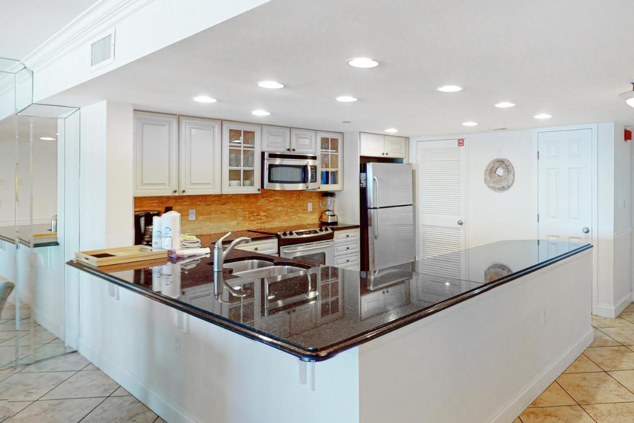Breakers East 604 *