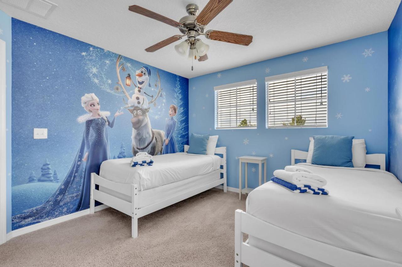Holiday home Pool Amenities Tennis + Davenport