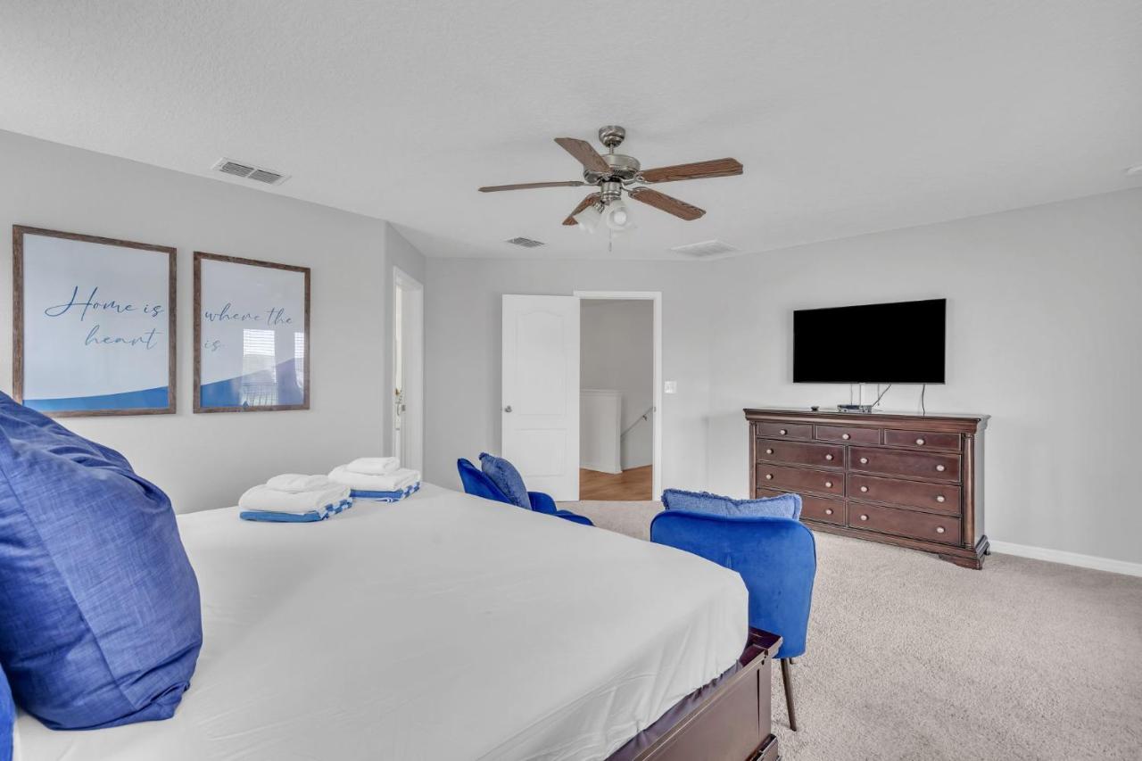 Pool Amenities Tennis + Holiday home Davenport