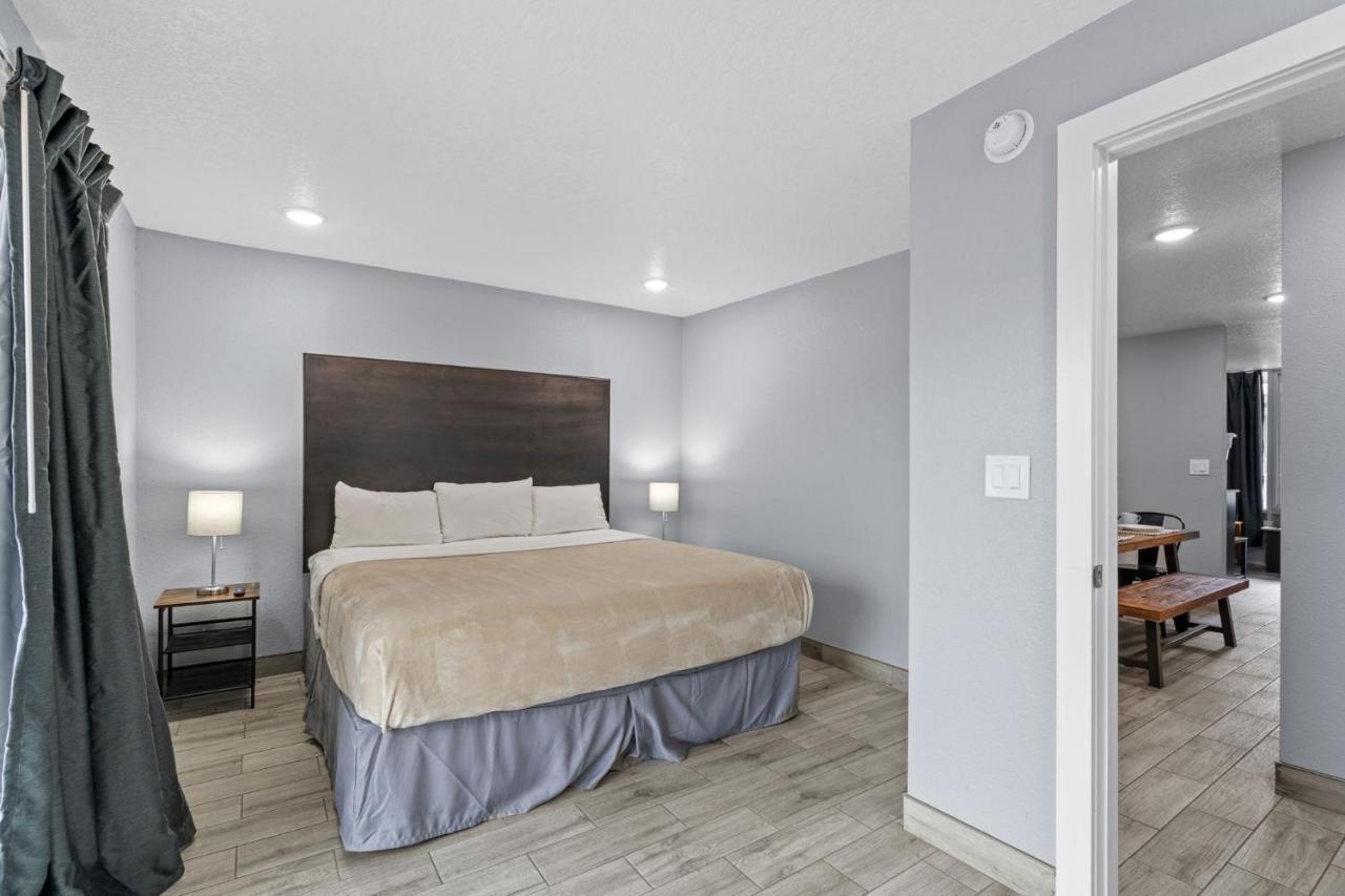 Celebration Suites 3*