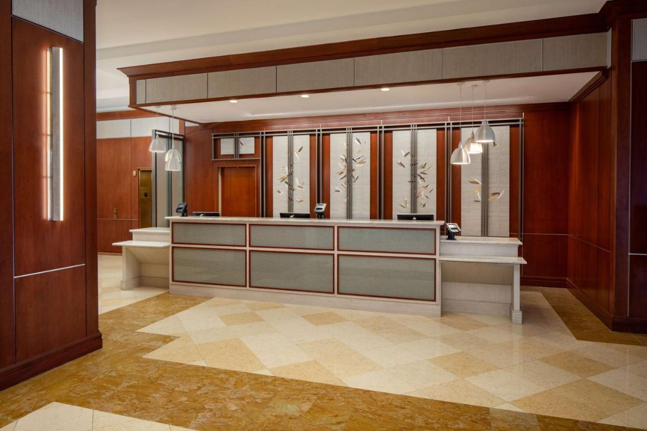 Hilton Carillon Park 4*