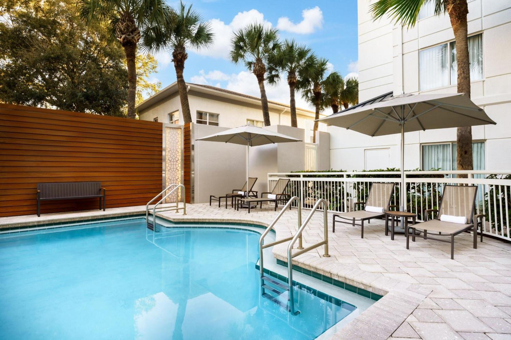 Courtyard By Marriott Downtown