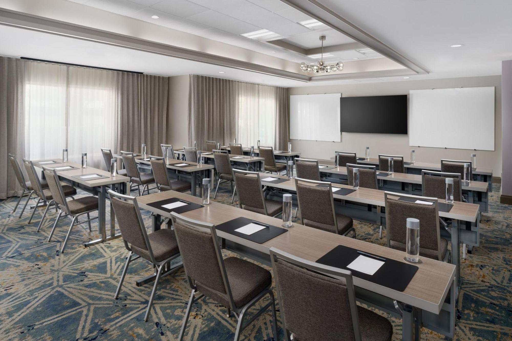 Courtyard By Marriott Downtown Orlando