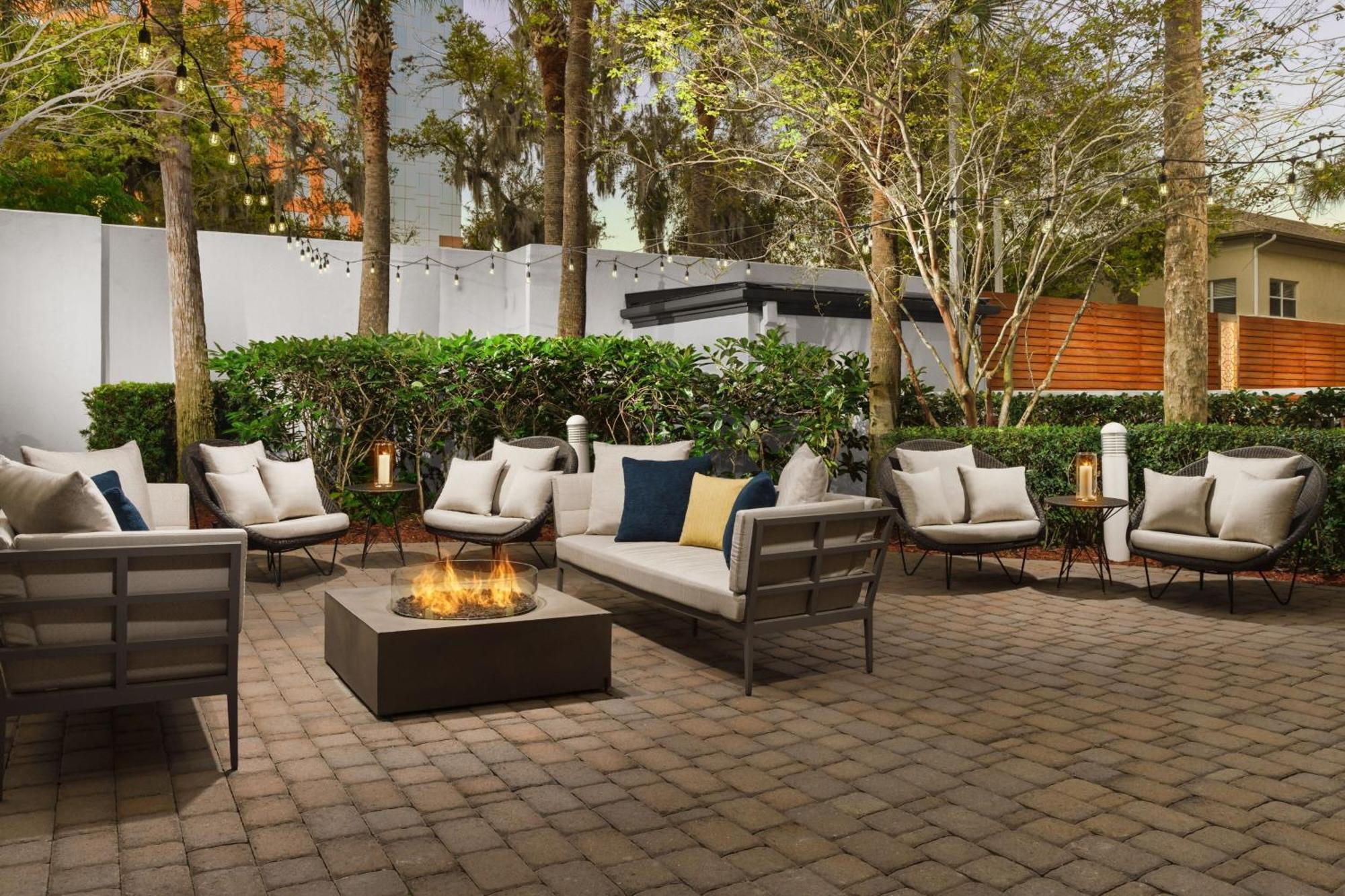 Courtyard By Marriott Downtown