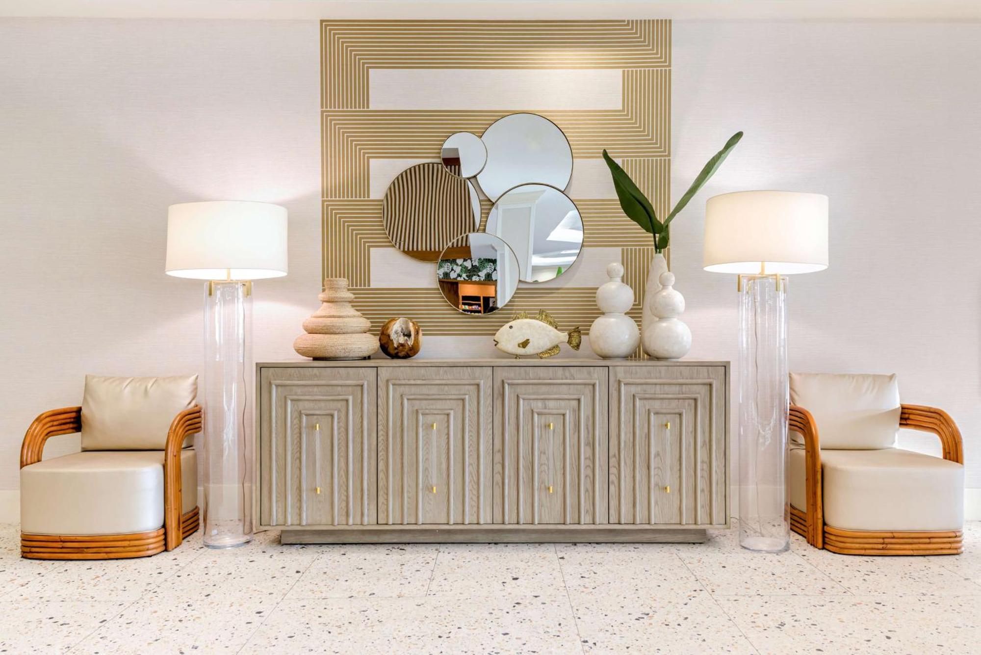 Embassy By Hilton Deerfield & 3*