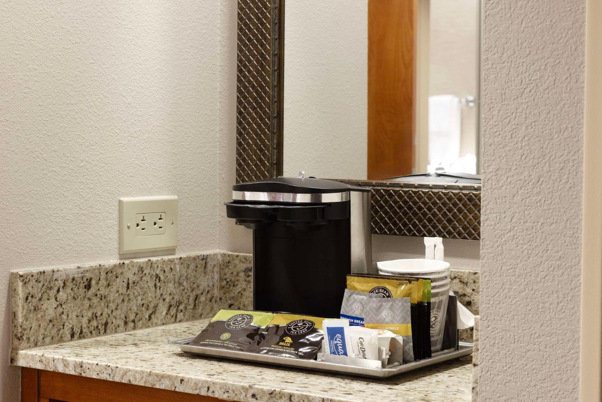 Hilton Carillon Park 4*