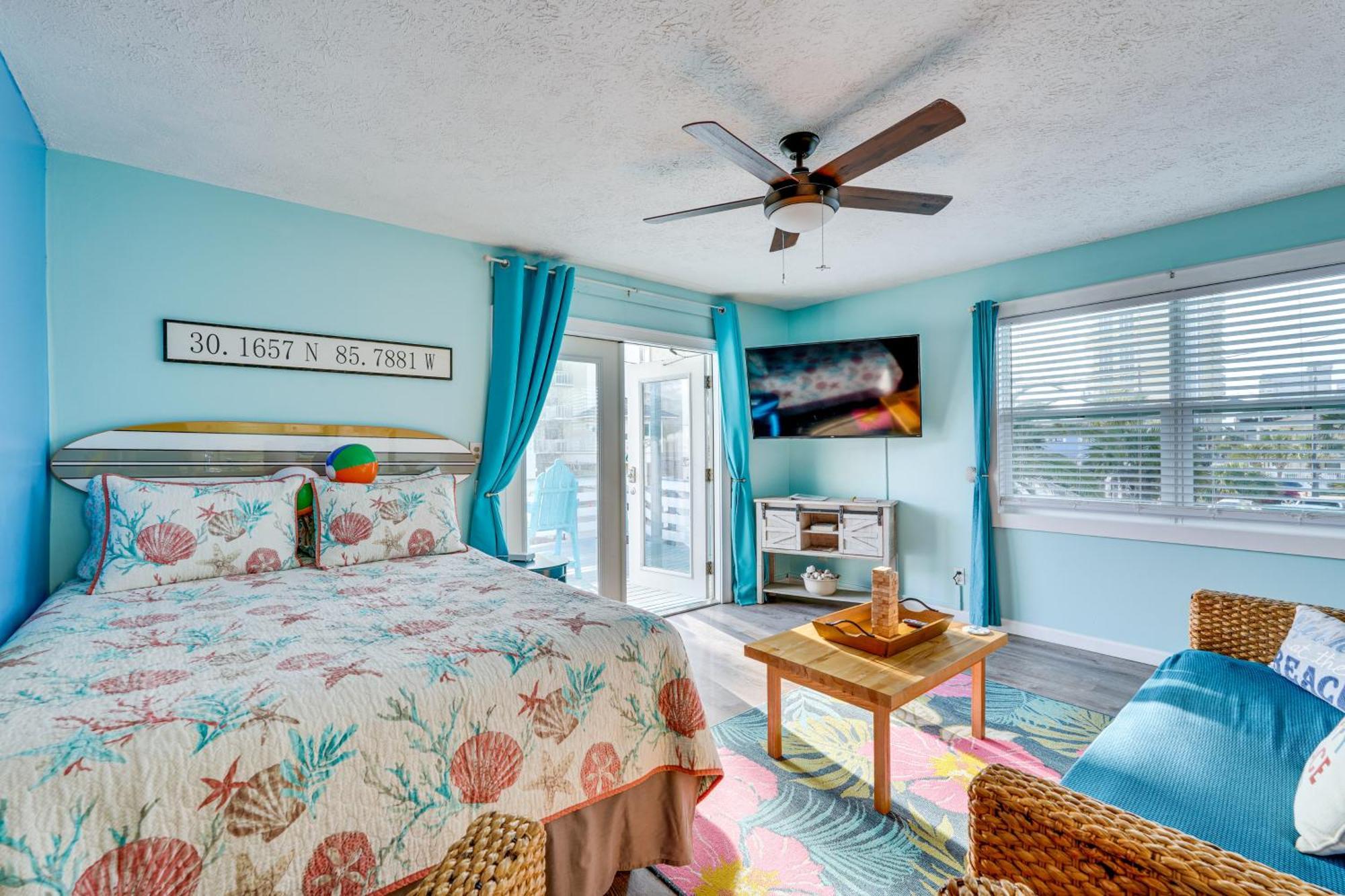 Pcb With Balcony And Gulf Views Walk To Apartment *