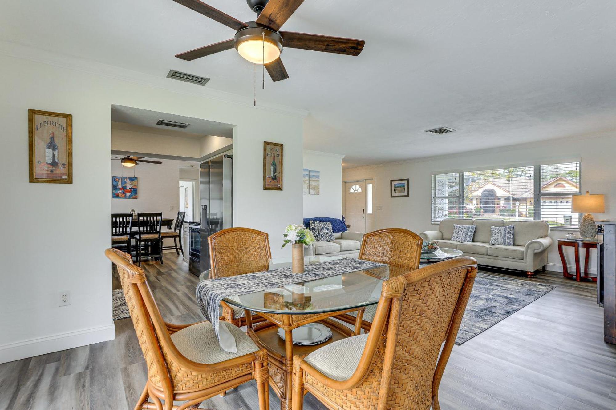 Centrally Located With Heated Pool! Sarasota