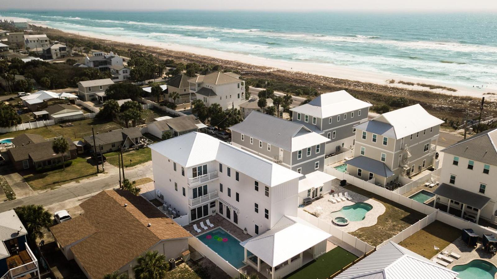 Villa The Taj Of The Gulf! Luxury Mansion! Sleeps 37, Private Pool & Hot Tub, Putting Golf Panama City Beach
