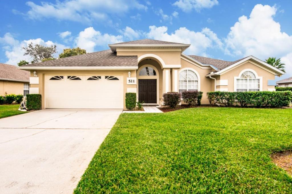 Executive Waterfront 4 Bed 3 Bath, South Facing With Private Pool And Lanai. Villa *