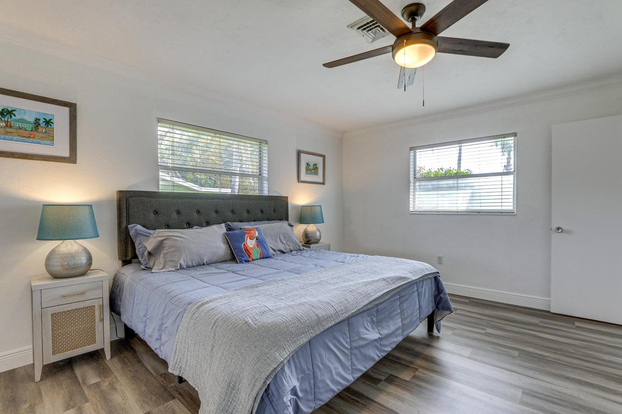 Centrally Located With Heated Pool! Sarasota