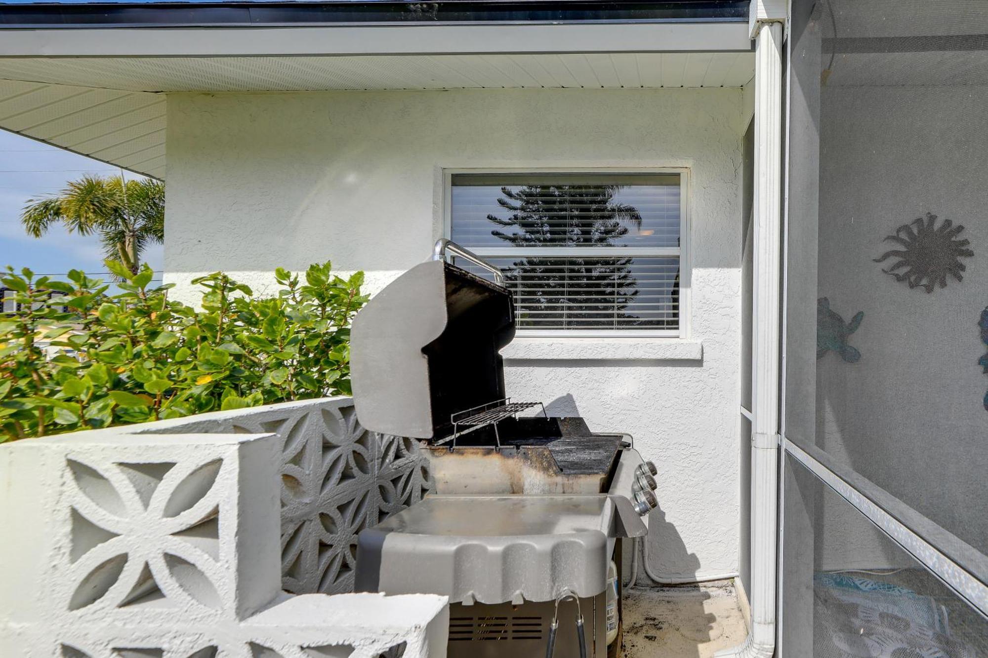 Centrally Located With Heated Pool! Holiday home *