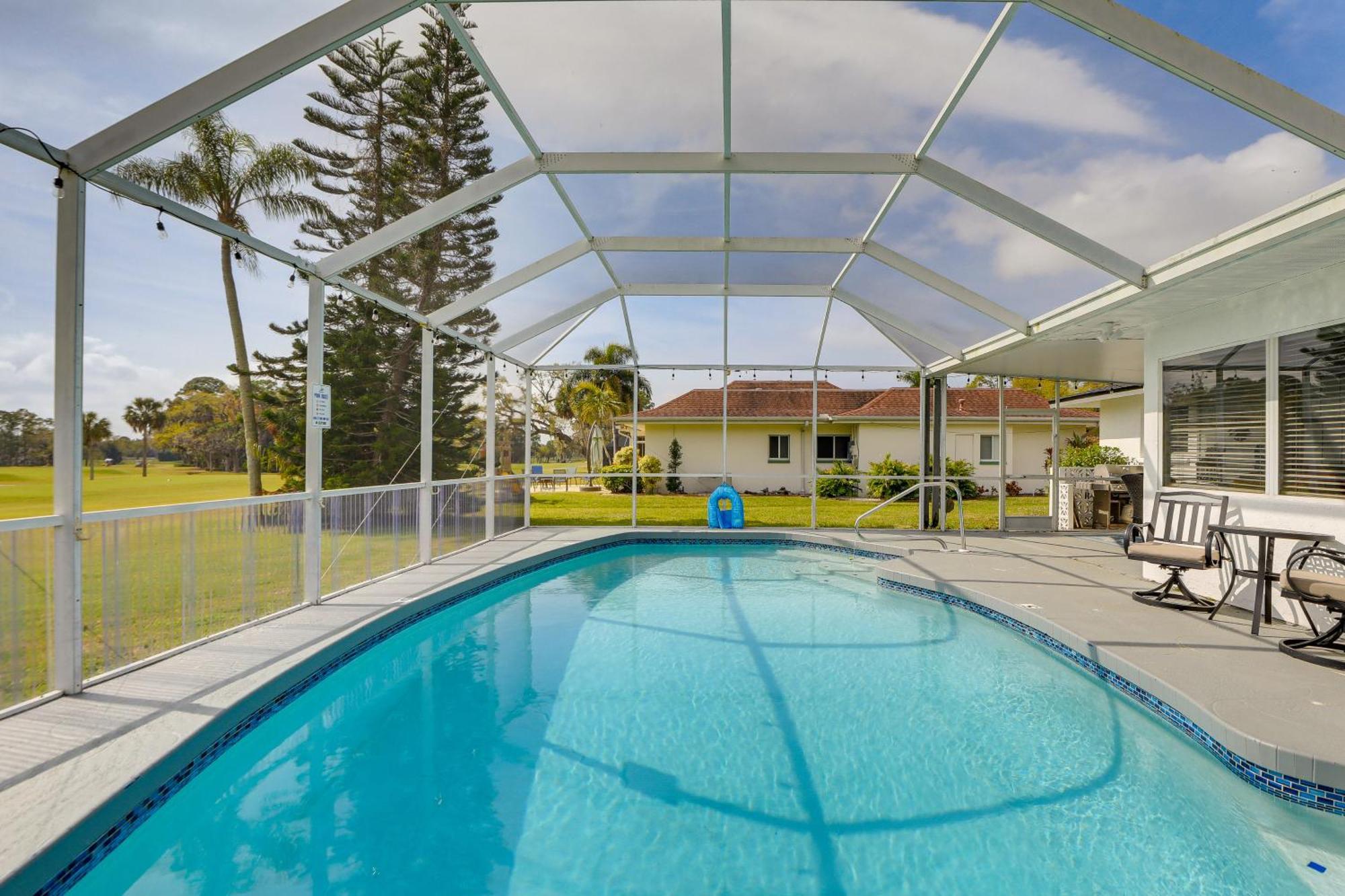 Holiday home Centrally Located With Heated Pool! *