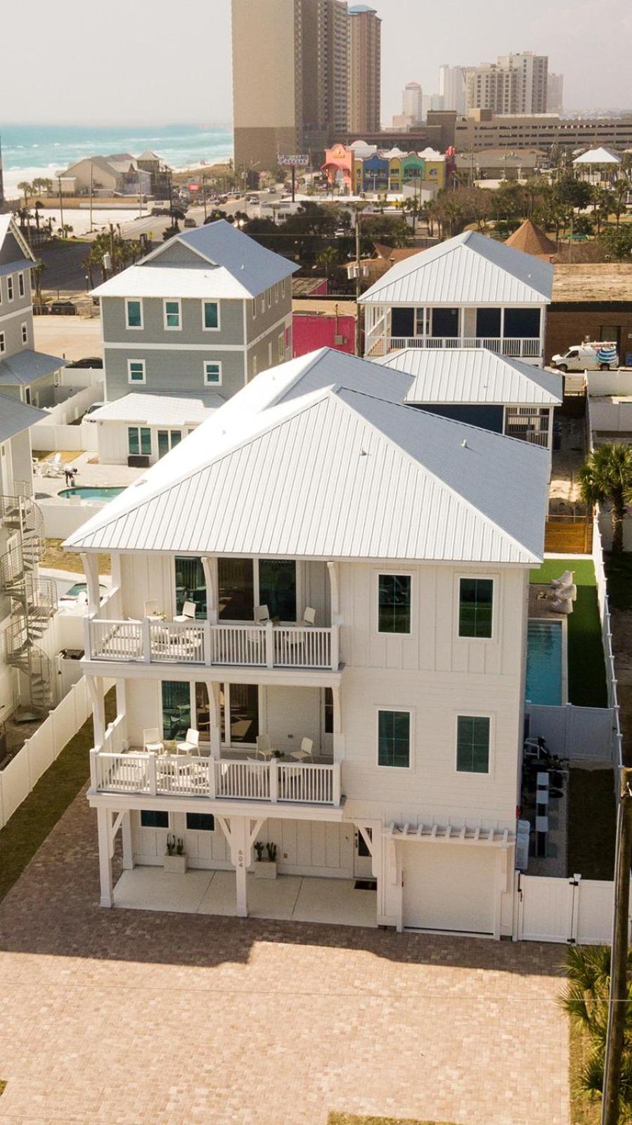 The Taj Of The Gulf! Luxury Mansion! Sleeps 37, Private Pool & Hot Tub, Putting Golf Panama City Beach