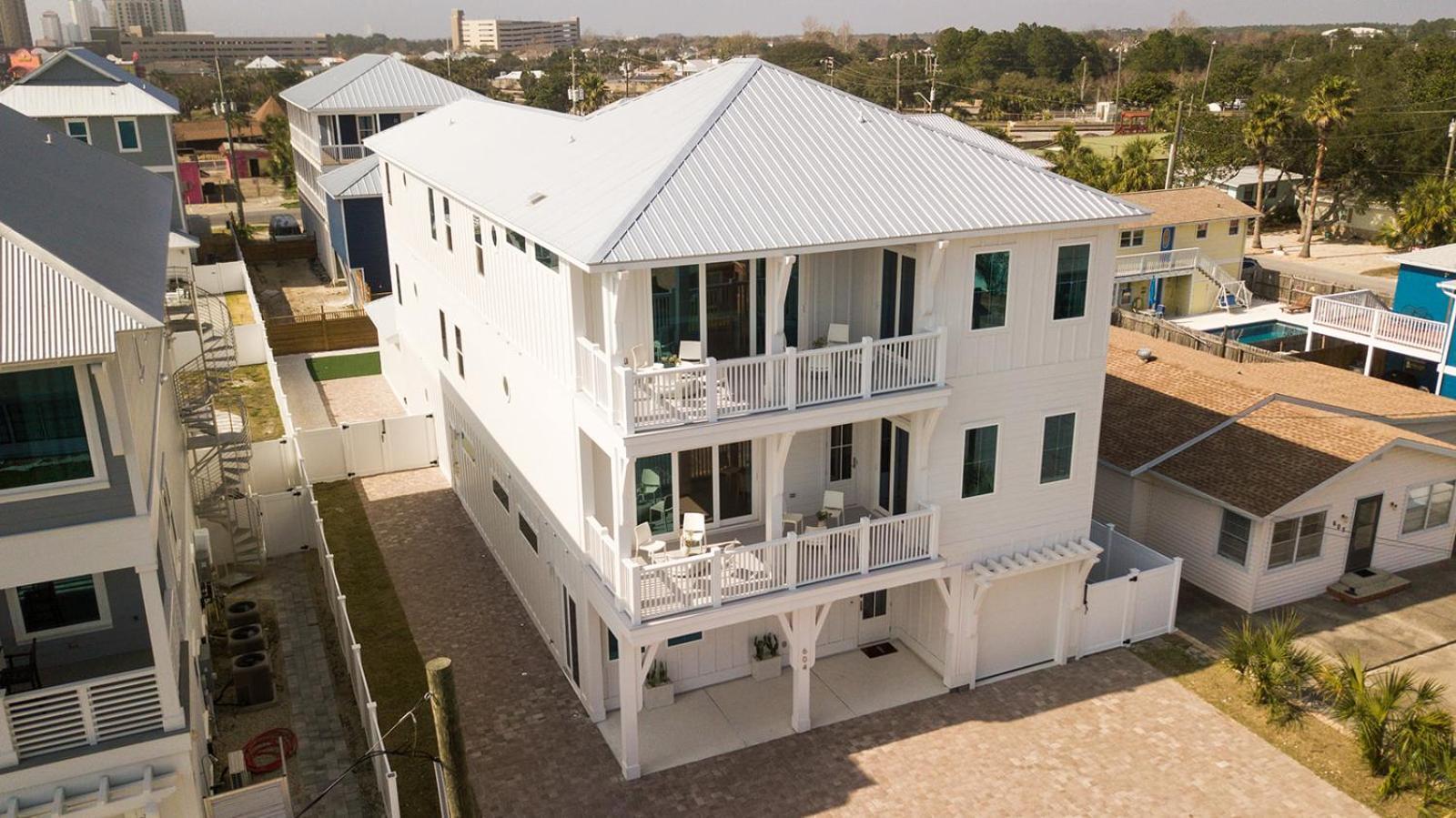 The Taj Of The Gulf! Luxury Mansion! Sleeps 37, Private Pool & Hot Tub, Putting Golf Panama City Beach