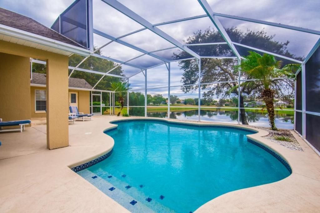 Executive Waterfront 4 Bed 3 Bath, South Facing With Private Pool And Lanai. Villa Davenport