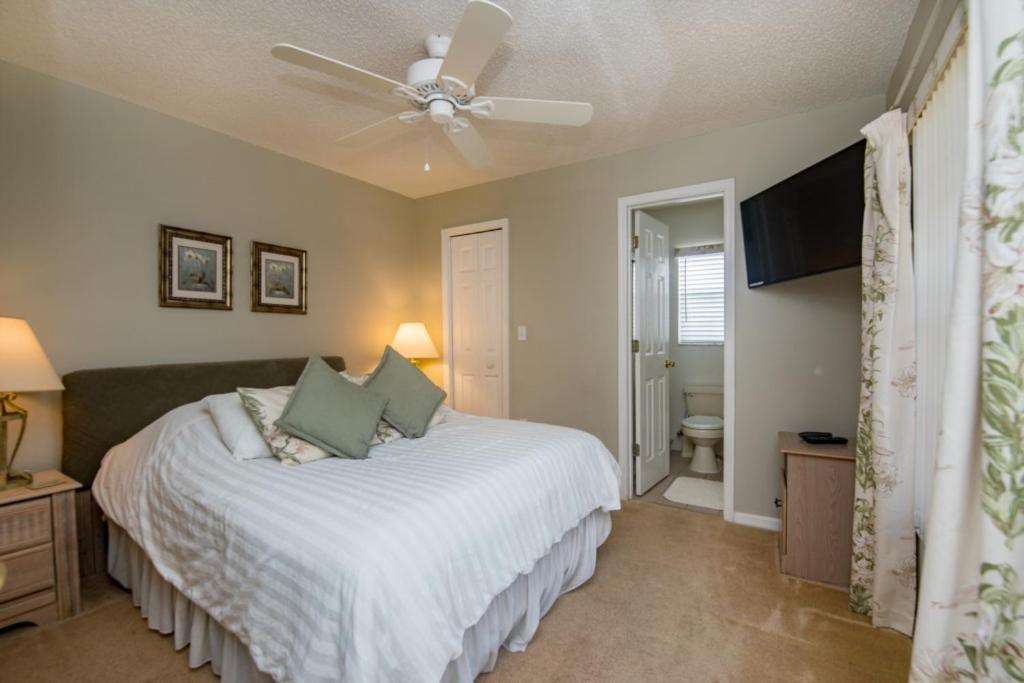 Villa Executive Waterfront 4 Bed 3 Bath, South Facing With Private Pool And Lanai. *