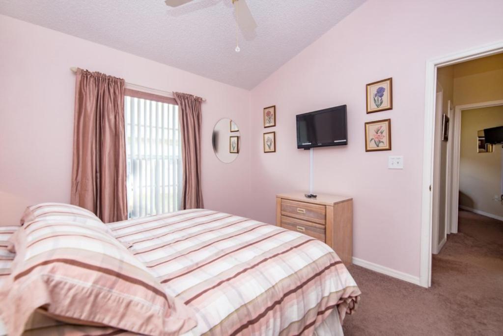 Villa Executive Waterfront 4 Bed 3 Bath, South Facing With Private Pool And Lanai. Davenport