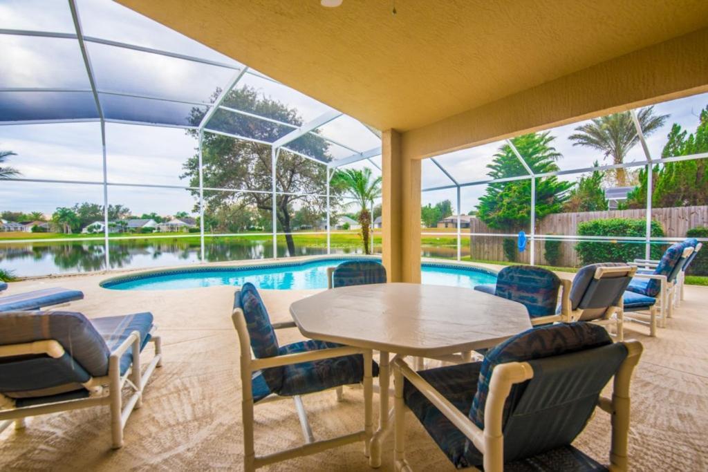 Executive Waterfront 4 Bed 3 Bath, South Facing With Private Pool And Lanai. Villa Davenport