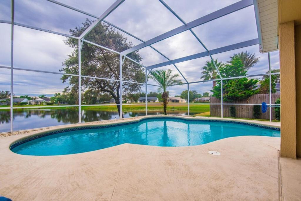 Executive Waterfront 4 Bed 3 Bath, South Facing With Private Pool And Lanai. * Davenport