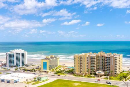 Apartment Oceanside 604 - Water Views, Access Pool & Pool Bar