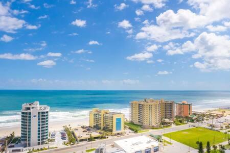 Oceanside 604 - Water Views, Access Pool & Pool Bar Daytona Beach
