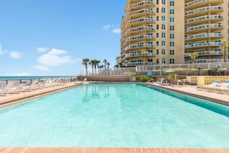 Oceanside 604 - Water Views, Access Pool & Pool Bar *