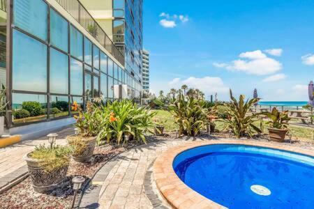 Apartment Oceanside 604 - Water Views, Access Pool & Pool Bar