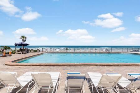 Oceanside 604 - Water Views, Access Pool & Pool Bar * Daytona Beach