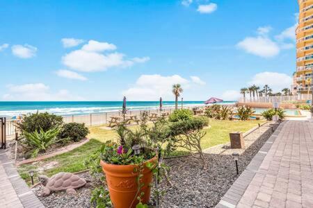 Oceanside 604 - Water Views, Access Pool & Pool Bar *