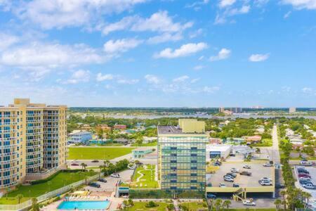 Oceanside 604 - Water Views, Access Pool & Pool Bar * Daytona Beach