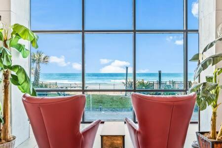 Oceanside 604 - Water Views, Access Pool & Pool Bar Apartment *