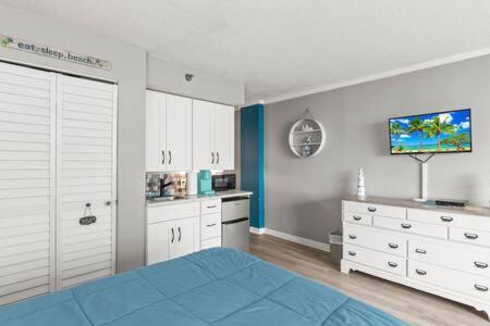 Oceanside 604 - Water Views, Access Pool & Pool Bar