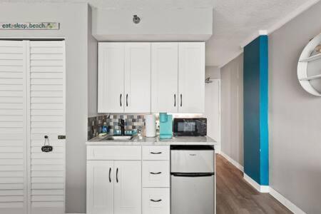 Oceanside 604 - Water Views, Access Pool & Pool Bar Daytona Beach