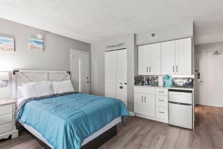 Oceanside 604 - Water Views, Access Pool & Pool Bar