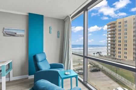 Oceanside 604 - Water Views, Access Pool & Pool Bar Apartment *