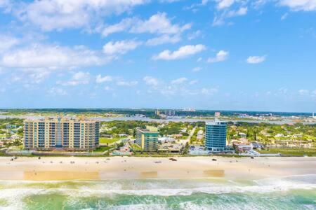 Oceanside 604 - Water Views, Access Pool & Pool Bar Daytona Beach