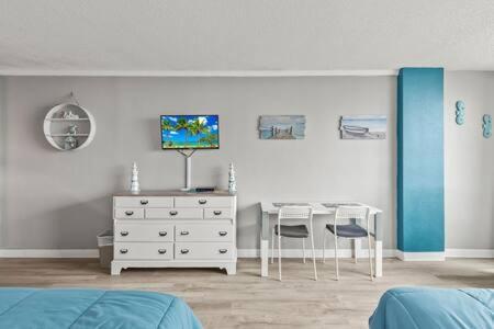 Oceanside 604 - Water Views, Access Pool & Pool Bar