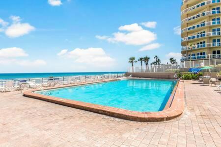 Oceanside 604 - Water Views, Access Pool & Pool Bar * Daytona Beach