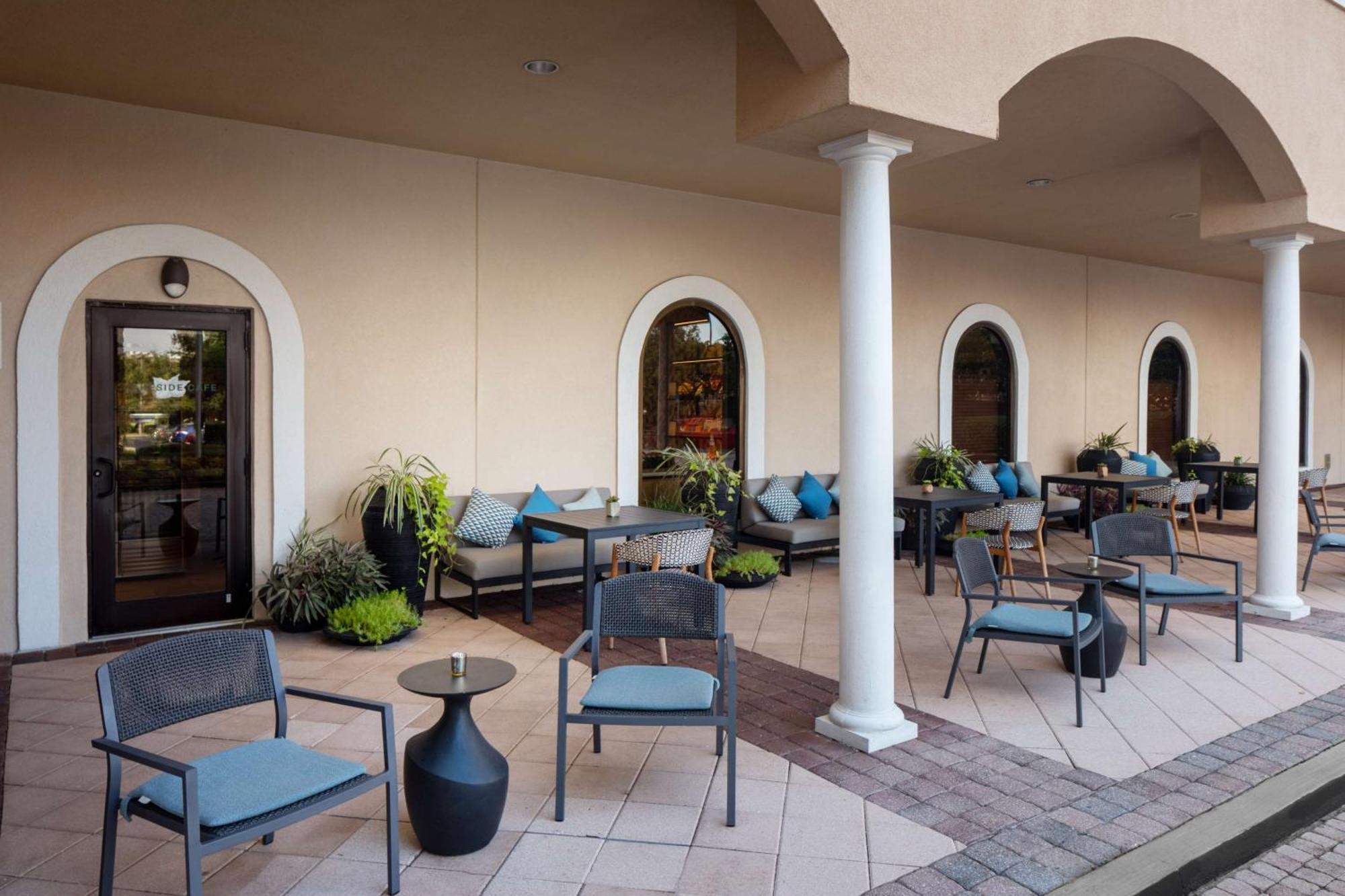 Hilton Carillon Park 4*