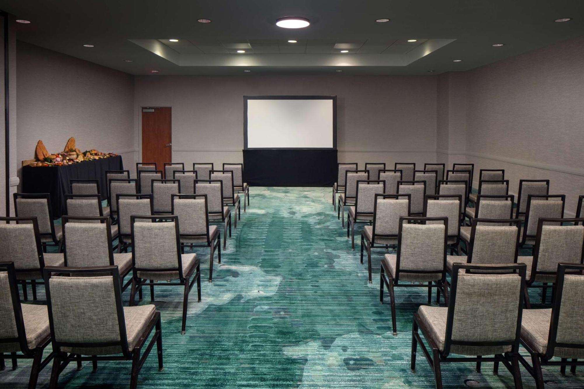Hilton Carillon Park Hotel 4*