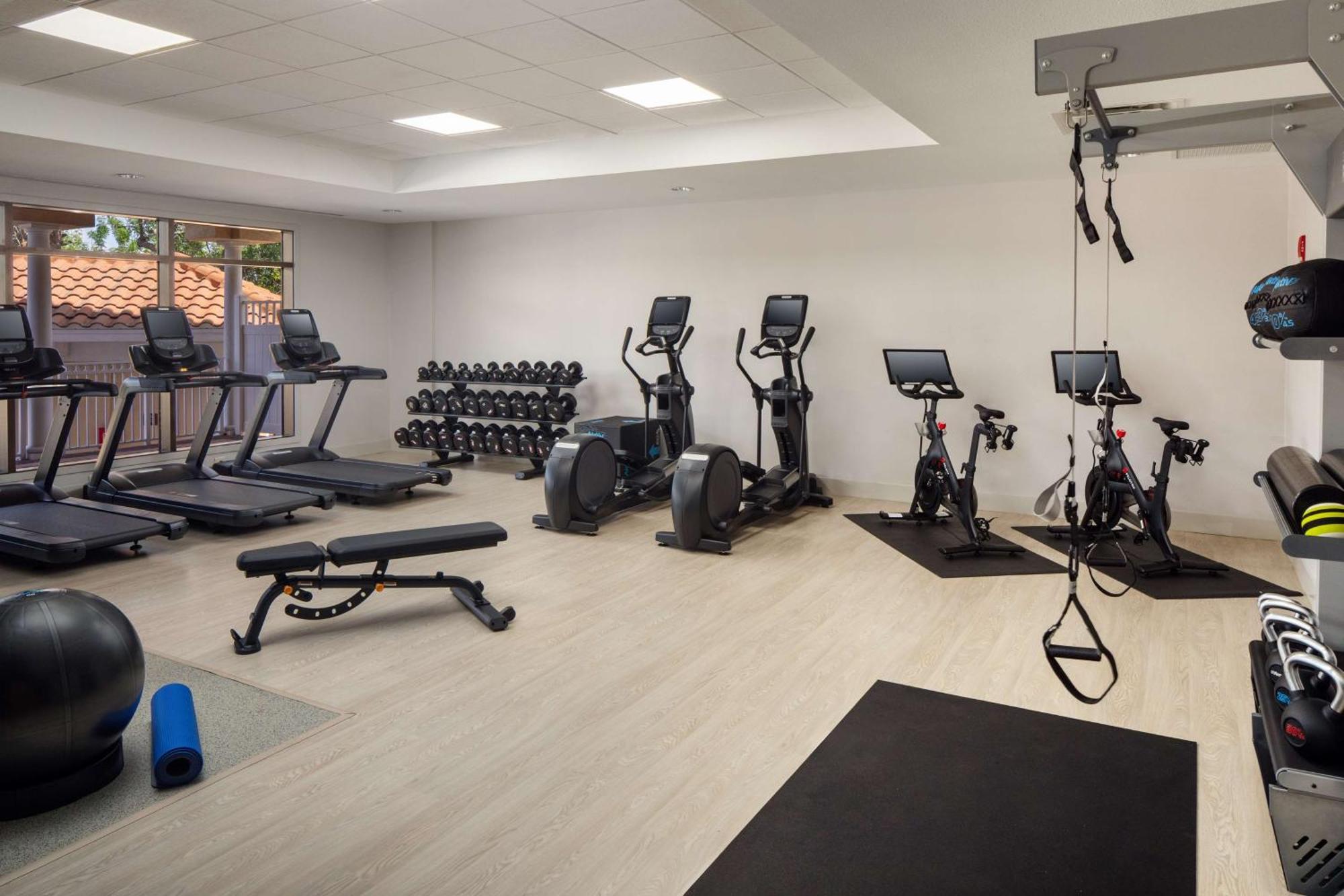 Hilton Carillon Park 4*